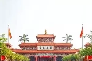 河堤护栏加装后的夜间照明