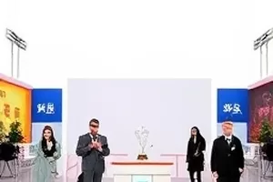 老小区停运电梯口的告示牌